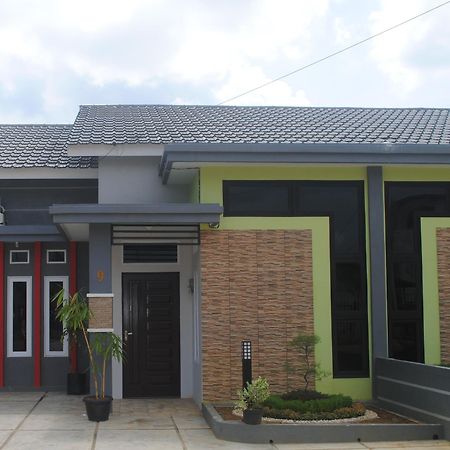 Golden Hawaii Villa Singkawang Kültér fotó